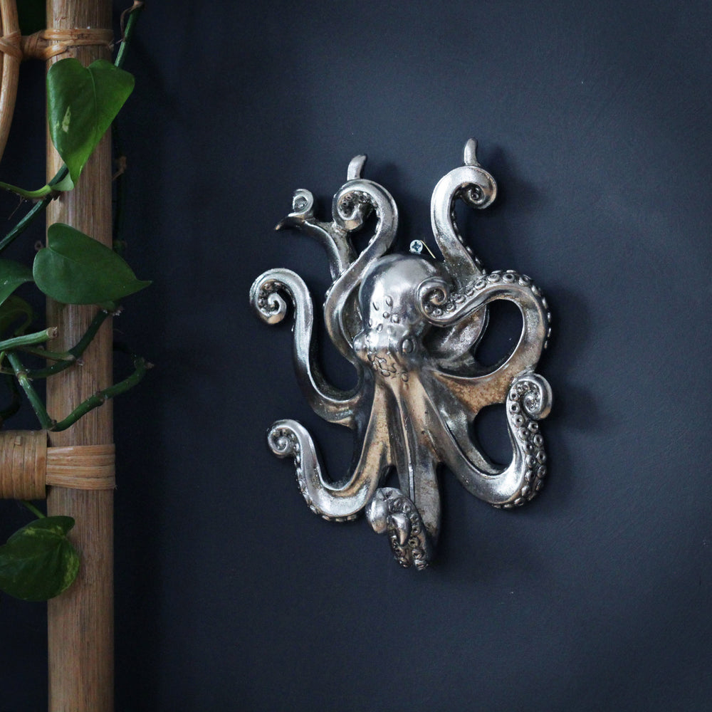 Octopus Hook I Urban Outfitters